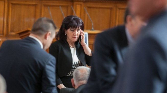 Правилникът на НС не позволява да бъдат спрени заплатите на социалистите*