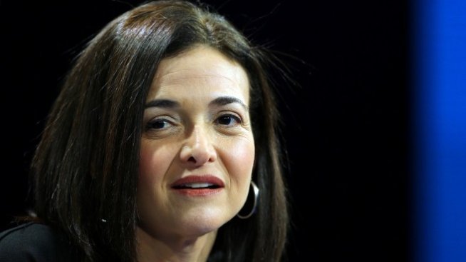 Шерил Сандбърг: Facebook не е арбитър на истината