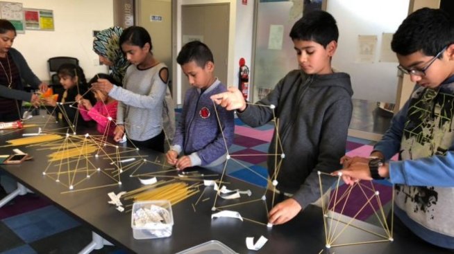 Победителят в Teenovator е обучителен робот за деца