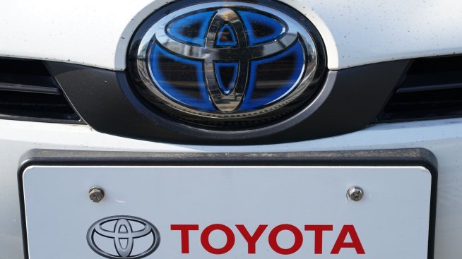 Toyota замразява доставките на 10 модела заради сертифицирането