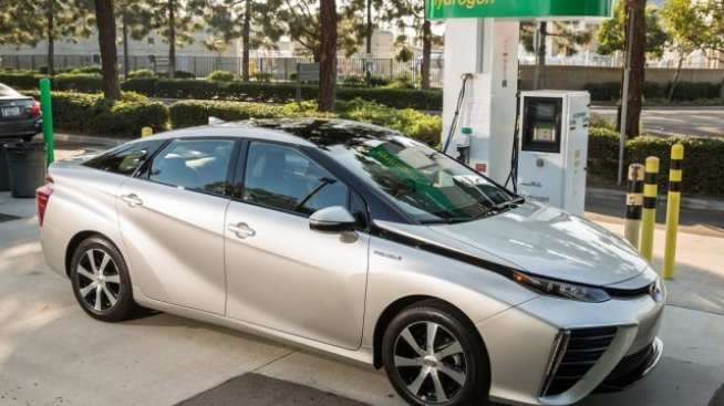 В Германия признаха Toyota Mirai за иновация на десетилетието 