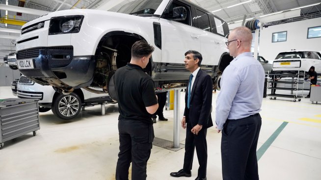 Британското отстъпление от климатичните цели обърква автомобилните производители