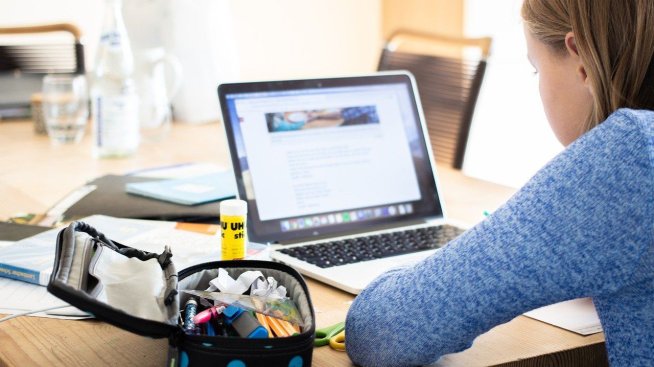 Кризата с учителите в Европа няма да се реши само с пари за заплати