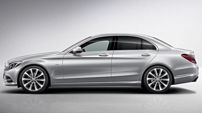 Mercedes анонсира C-Class Edition 1