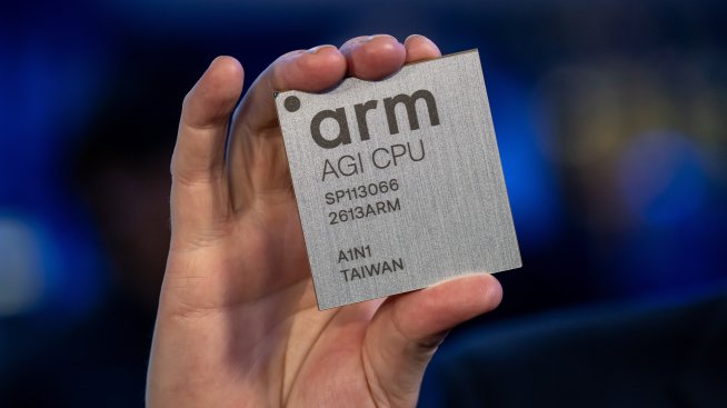 Arm предупреди за слабост на пазара на смартфони, но AI помага за компенсиране на спада