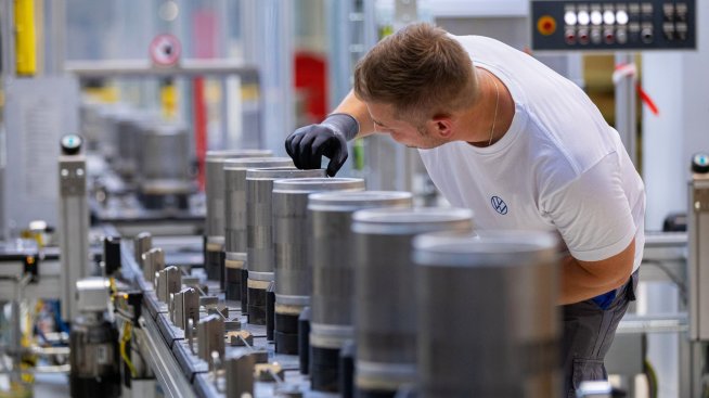 VW: Енергийната криза в ЕС застрашава жизнеспособността на заводите за батерии