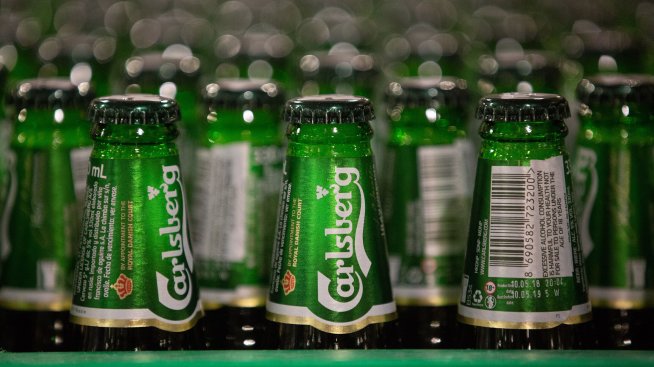 Carlsberg очаква умерен ръст на печалбата, докато потребителите се отдръпват от бирата