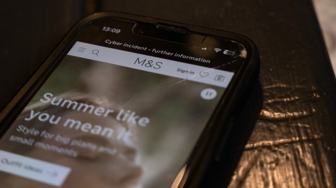 Marks & Spencer очаква годишната печалба да стигне нивата отпреди кибератаката