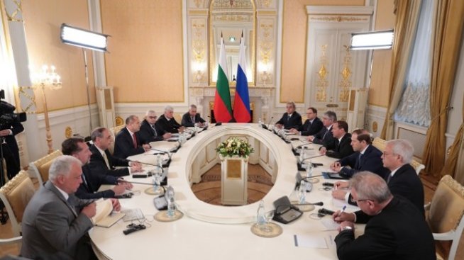 Румен Радев и Дмитрий Медведев обсъдиха енергийните доставки