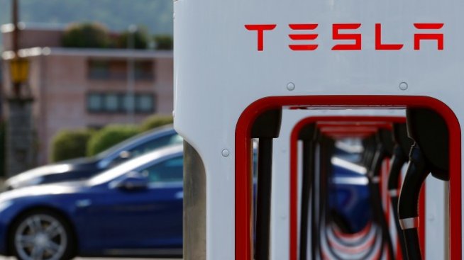 Какво свързва Tesla, Apple и SoftBank?