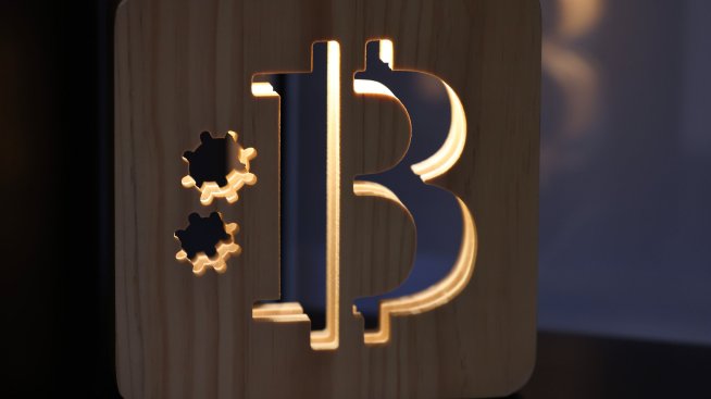 Одобрението на спот борсово търгувани фондове донесе леко поскъпване на биткойна