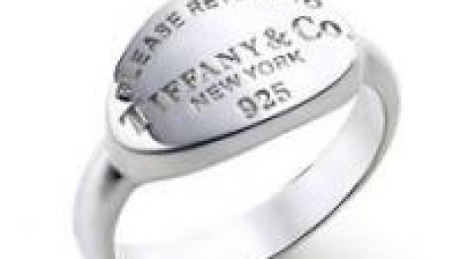 Печалбата на Tiffany за тримесечието скача заради силните продажби