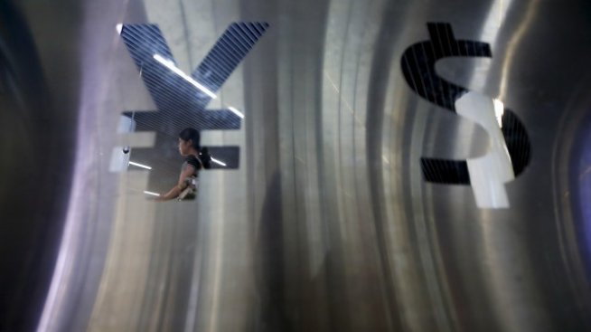 Юанът се търгува на най-ниското ниво от август 2011 г.