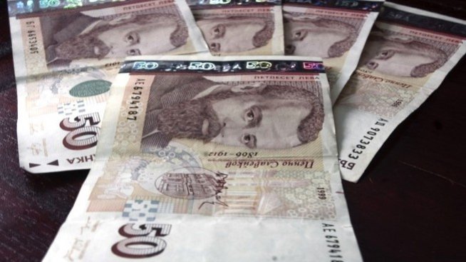 Експерт: Нерадостна тенденция е да се теглят бързи кредити заради намалели доходи