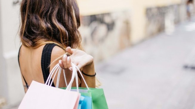 Забраняват на онлайн търговците да публикуват фалшиви потребителски отзиви