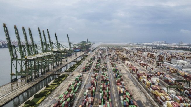 Китай изпълнява наполовина търговското си споразумение със САЩ