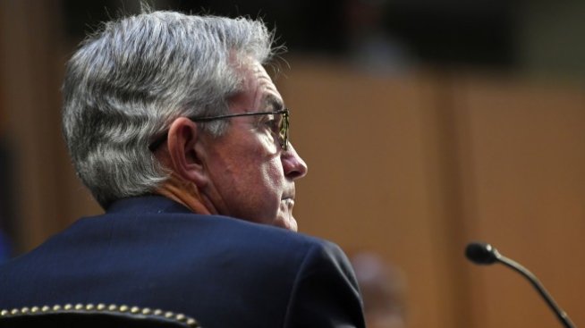 Пауъл: Фед преглежда сделките, извършени от щатските звена на регулатора