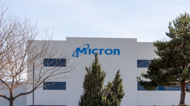 Micron очаква спад на търсенето на чипове заради недостига на други компоненти