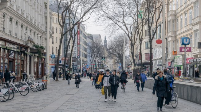 Банките в еврозоната улесняват одобрението за ипотеки, но търсенето пада