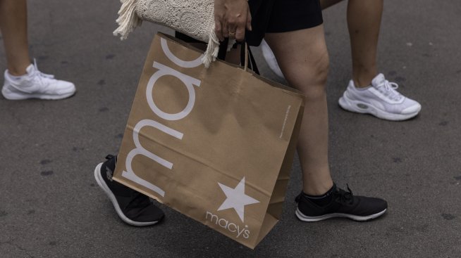 Устойчивото търсене на луксозни стоки накара Macy's да повиши годишната си прогноза