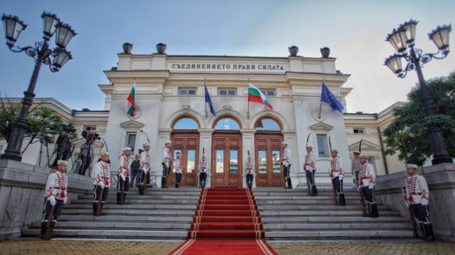 При избори днес в парламента биха влезли същите седем формации