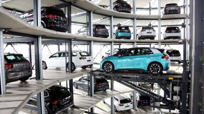 Volkswagen разкри планове за нов малък електромобил, който ще замени Up и Passat