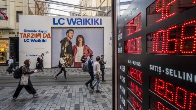 Турската централна банка се намеси на валутния пазар в опит да спаси лирата