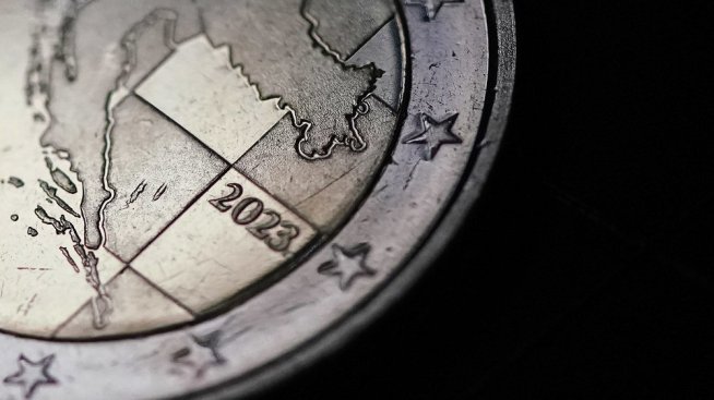 Еврото печели от разочарованието от американската политика