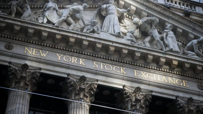 Dow потъва с над 400 пункта след разочароващия доклад за инфлацията в САЩ*