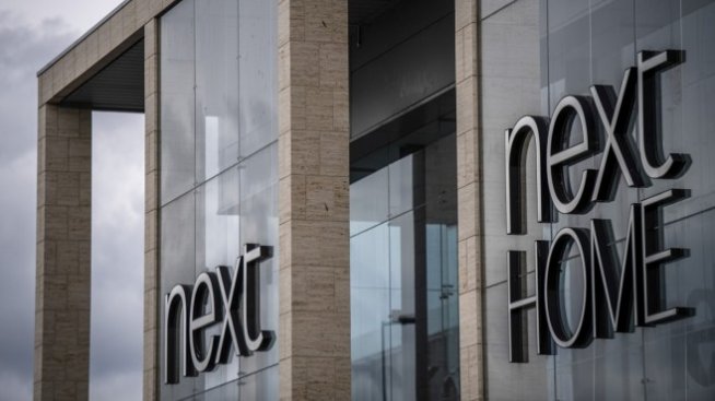 Next понижи насоките си за печалбата и продажбите за тази година