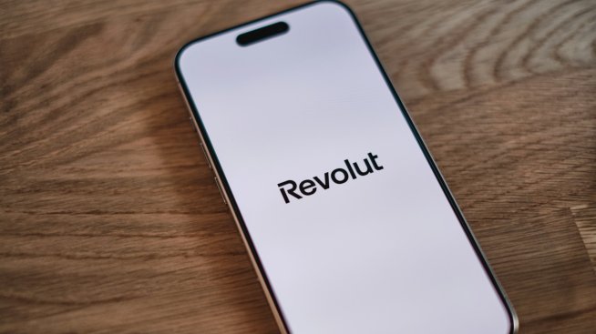Revolut планира да инвестира 1 млрд. евро във Франция, кандидатства за банков лиценз