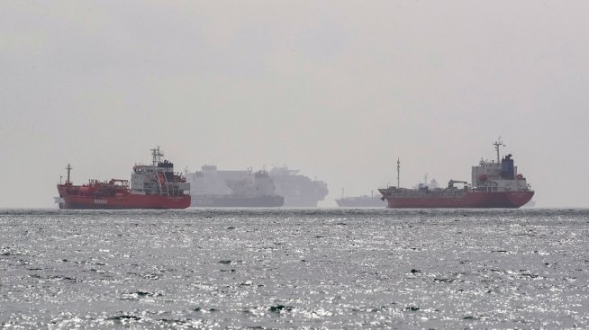 Прекачвания в открити води поддържат потока на петрол през Ормузкия проток