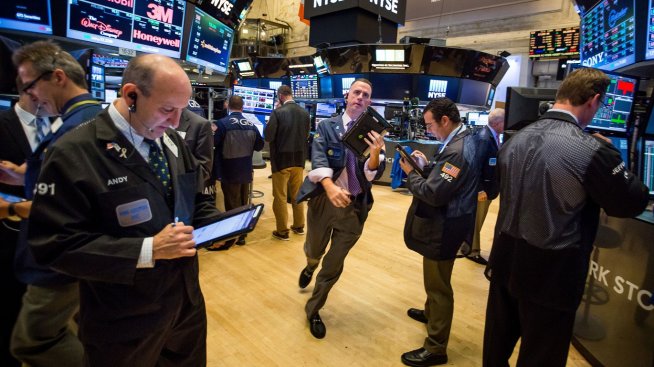Акциите на автомобилните концерни поведоха спадовете на Wall Street