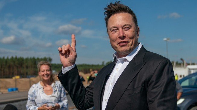 Ще се засили ли интересът към Tesla след приемането ѝ в S&P 500?