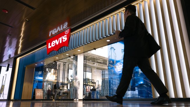 Растежът на Levi&rsquo;s се забавя след погрешна стратегия с широки дънки