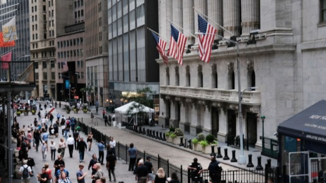 Мечите настроения владеят Wall Street в началото на сесията*
