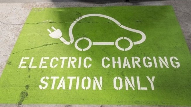 Половината от зарядните станции в ЕС се намират само в две страни