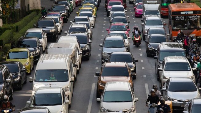 Защо най-големите конкуренти Mercedes и BMW ще си сътрудничат за общ двигател