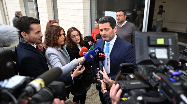 Португалия се намира на политически кръстопът