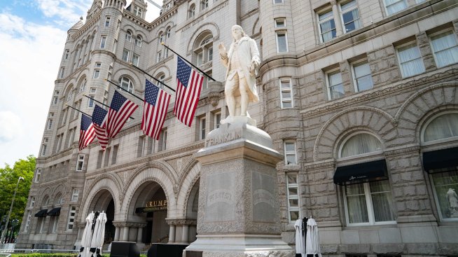 Пет пъти по-високи разходи за хотел: Тръмп е надписвал сметките на охраната си