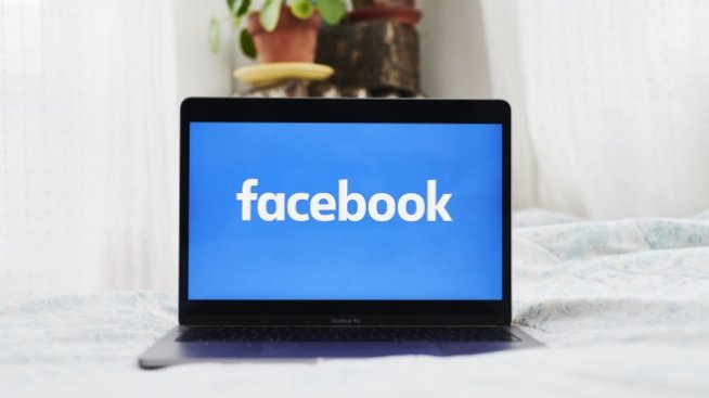 Facebook възнамерява да наеме 10 хил. служители в ЕС