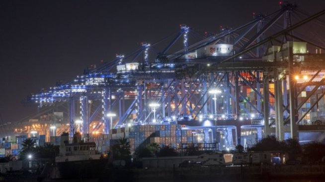 Смущенията в пристанищата осветлиха по-големите проблеми в световната икономика