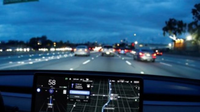 САЩ са отхвърлили искане на Tesla за освобождаване от митата на Autopilot