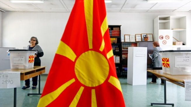 Северна Македония гласува на втори тур на президентските избори