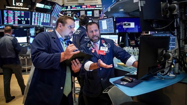 Страхове от рецесия се прокрадват на борсите в САЩ