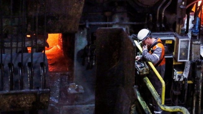 ArcelorMittal очаква свиване на търсенето на стомана заради войната в Украйна