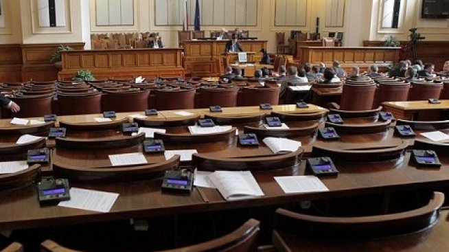 Парламентът ще заседава извънредно във вторник