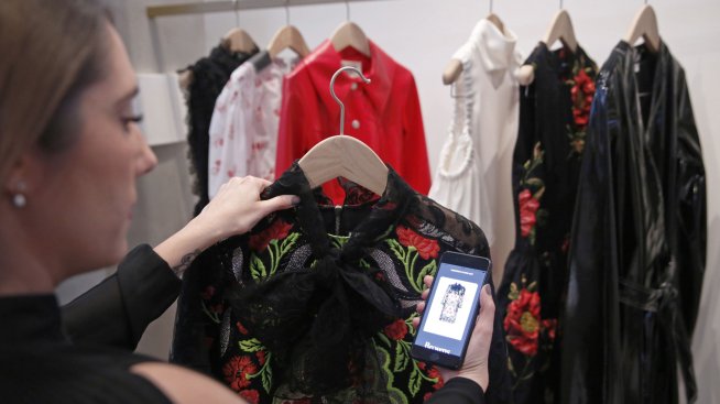 Гигантът в онлайн търговията Coupang купува Farfetch