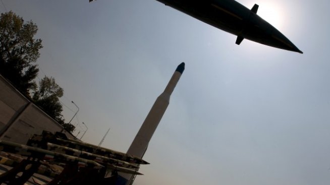 Иран успешно тества нова балистична ракета с широк обсег