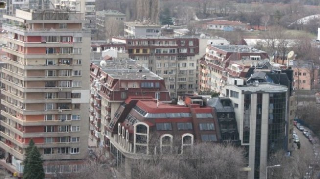 Низходящата тенденция при цените на жилищата остава и през второто тримесечие